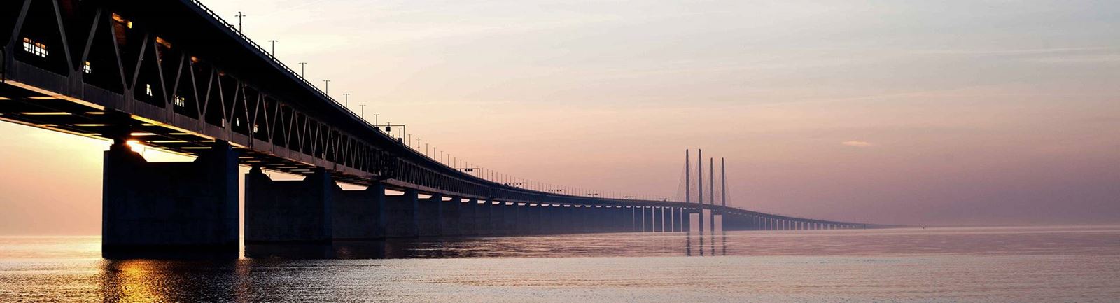Öresundsbron i solnedgång